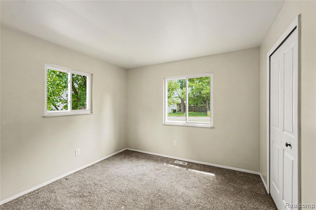 606 Hickory Street, Fenton, MI 48430 — Photo 10