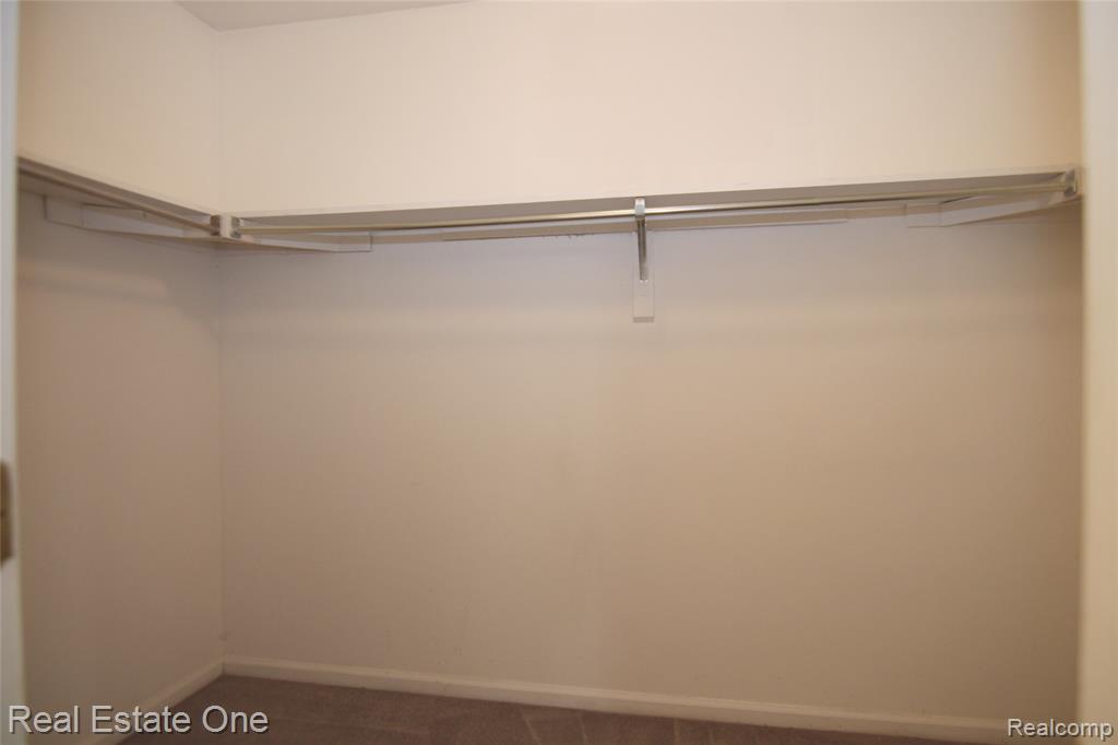5590 GREENBRIAR Drive, West Bloomfield, MI — Photo 24