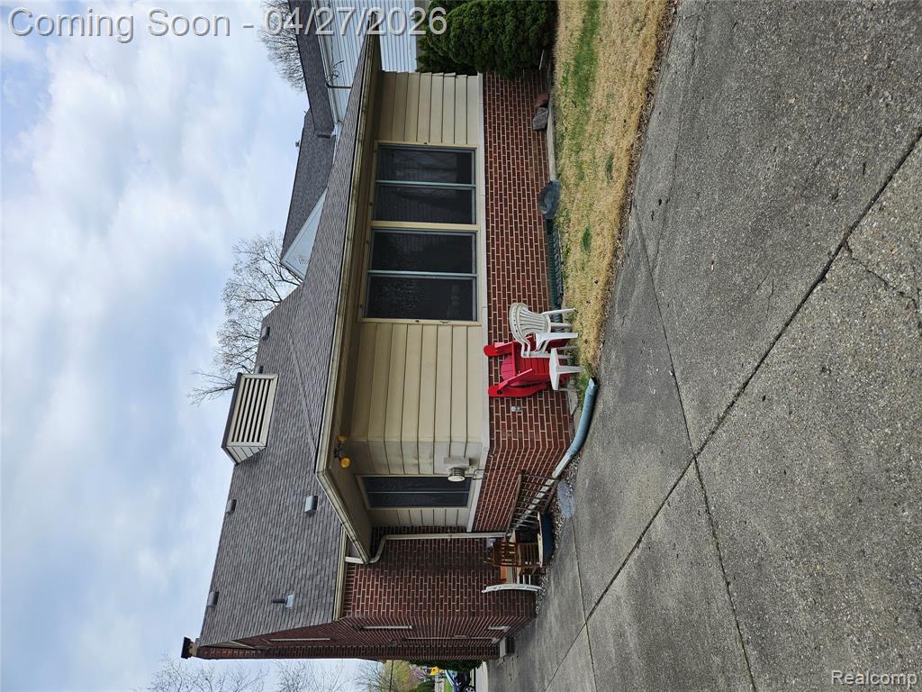 277 Beaupre Avenue, Grosse Pointe Farms, MI 48236 — Photo 2