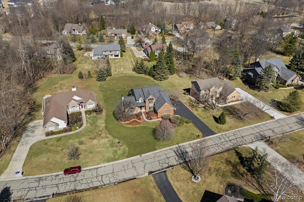 57322 HIDDEN TIMBERS Drive, South Lyon, MI 48178 — Photo 48