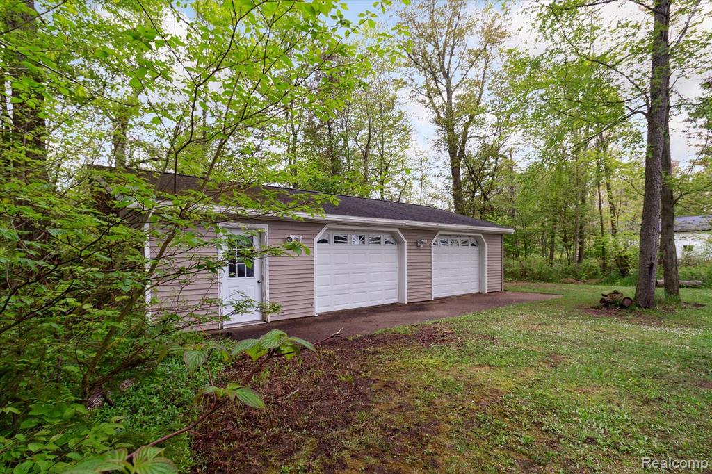 1515 LAKESIDE Drive, Harbor Beach, MI 48441 — Photo 25