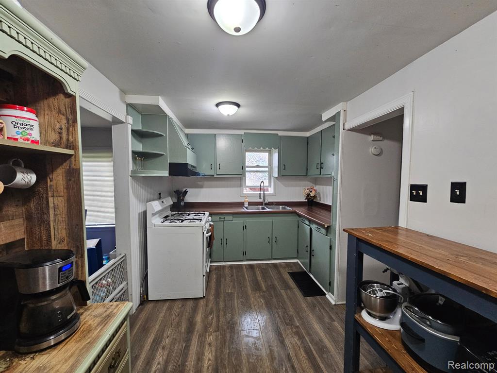 1097 W Buder Avenue, Flint, MI 48507 — Photo 5