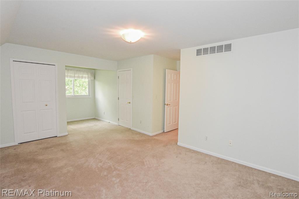 8342 ISLANDVIEW Court, Brighton, MI 48114 — Photo 44