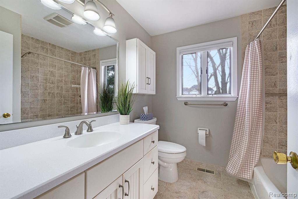 6040 E HILL Road, Grand Blanc, MI 48439 — Photo 15