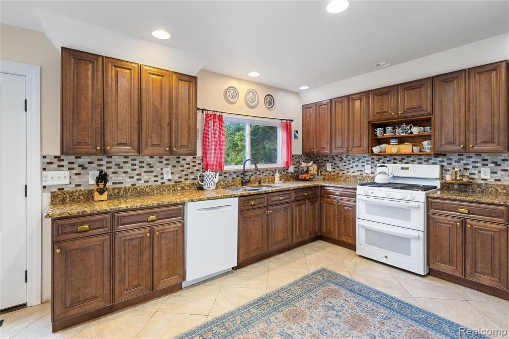 46150 7 Mile Road, Northville, MI 48167 — Photo 11