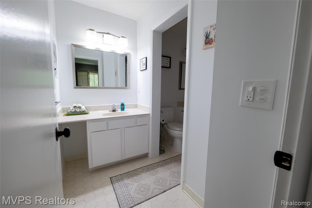 804 S Oak Brook Ridge Drive, 149, Rochester Hills, MI 48307 — Photo 25