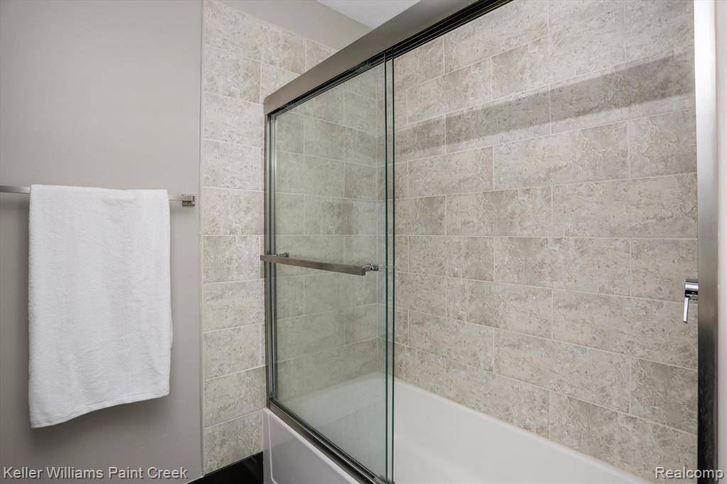 7355 Brynmawr Drive, West Bloomfield, MI — Photo 18