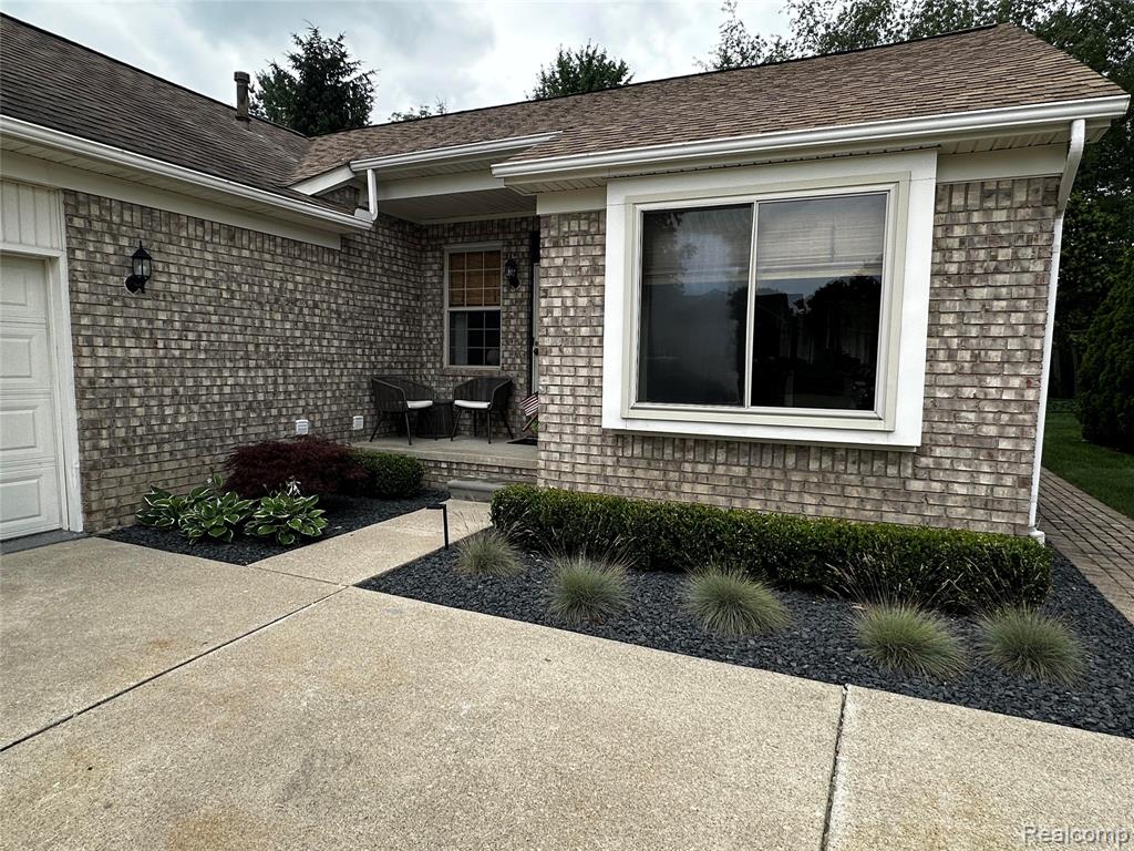 51565 Hickory Lane, 67, Macomb, MI 48042 — Photo 2