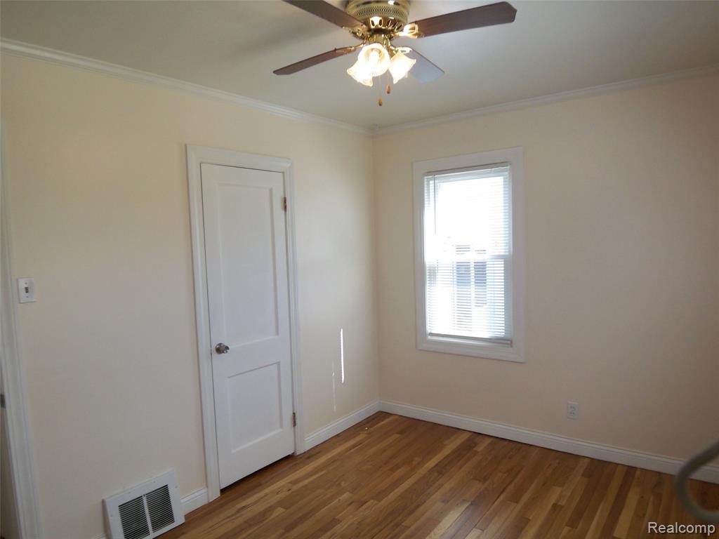 8269 Sterling, Center Line, MI 48015 — Photo 22