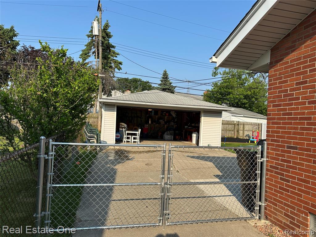 4562 Valley Road, Trenton, MI 48183 — Photo 30