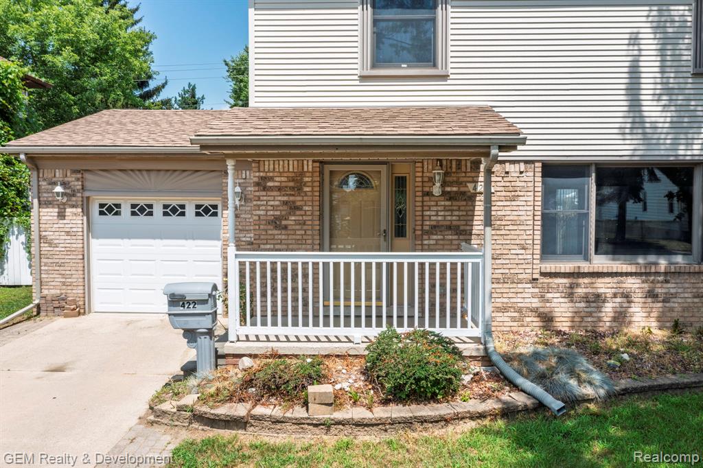 422 Clinton Street, Wyandotte, MI 48192 — Photo 3