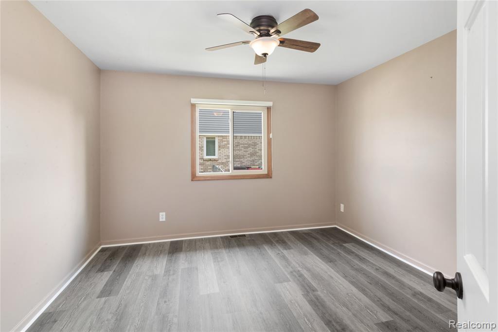 48649 Arnold Drive, Macomb, MI 48044 — Photo 16