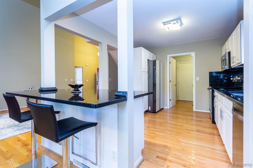 487 N Oak Drive, Commerce Twp, MI 48390 — Photo 14