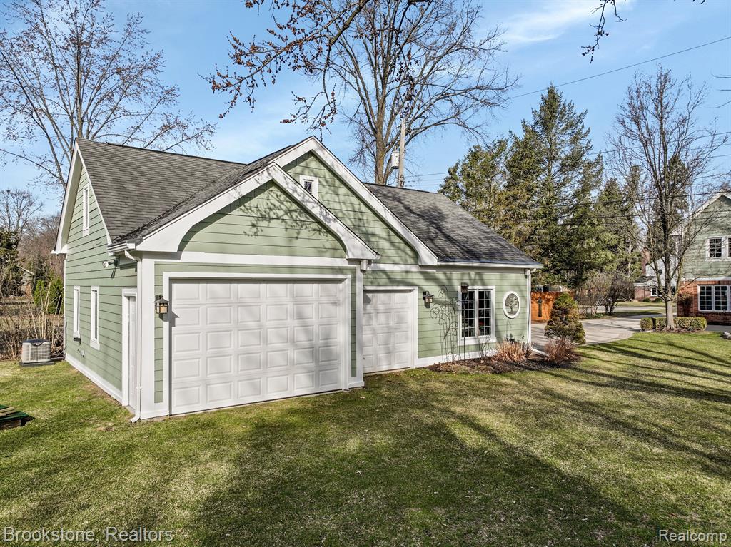 7585 LILAC Court, West Bloomfield, MI 48324 — Photo 44