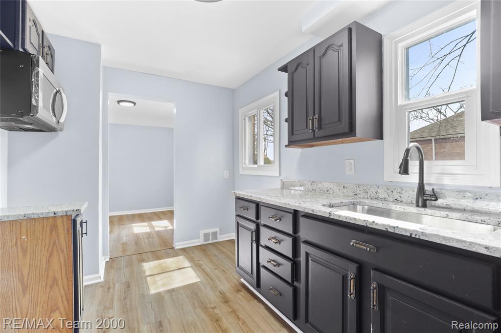 21171 Westhampton Street, Oak Park, MI 48237 — Photo 20