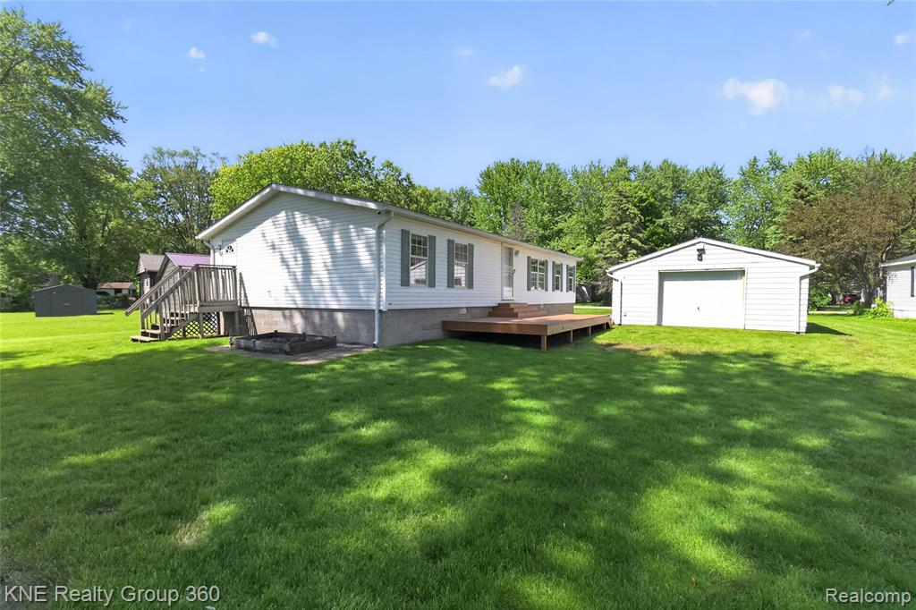 672 Red Oaks Drive, Howell, MI 48843 — front exterior