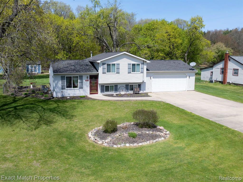 7180 HOWELL Avenue, Waterford, MI 48327 — Photo 2