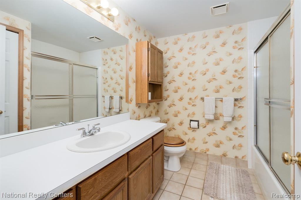 405 Pineview Court, Saint Clair Shores, MI 48081 — Photo 26