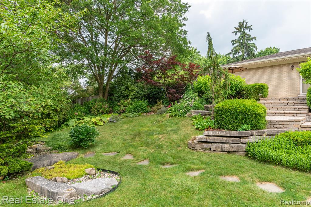 915 BRANTFORD Road, Rochester, MI 48306 — Photo 31
