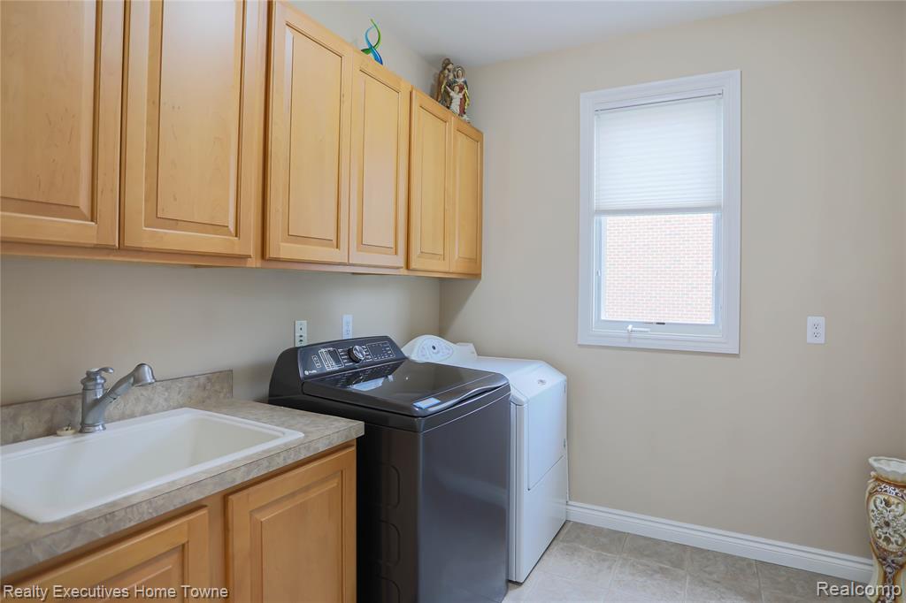 47909 Milonas Drive, Utica, MI 48315 — Photo 35