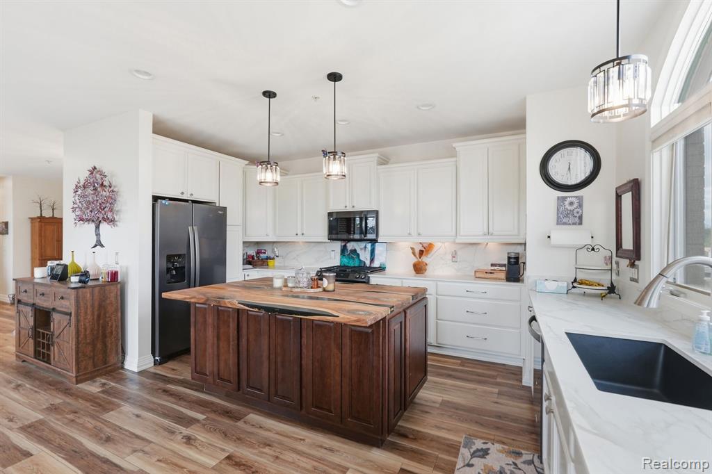 331 E Cady Street - Photo 5