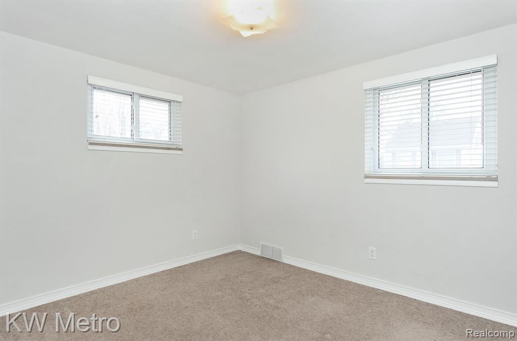 500 W HOUSTONIA Avenue, Royal Oak, MI 48073 — Photo 18