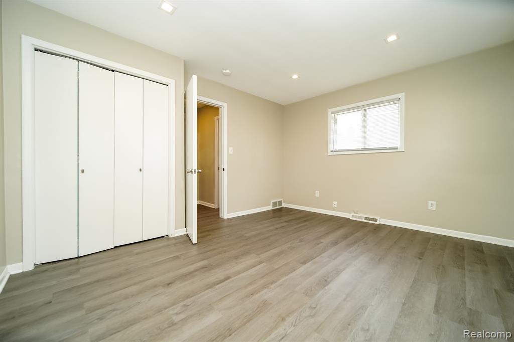 5367 E 13 Mile Road, Warren, MI 48092 — Photo 31