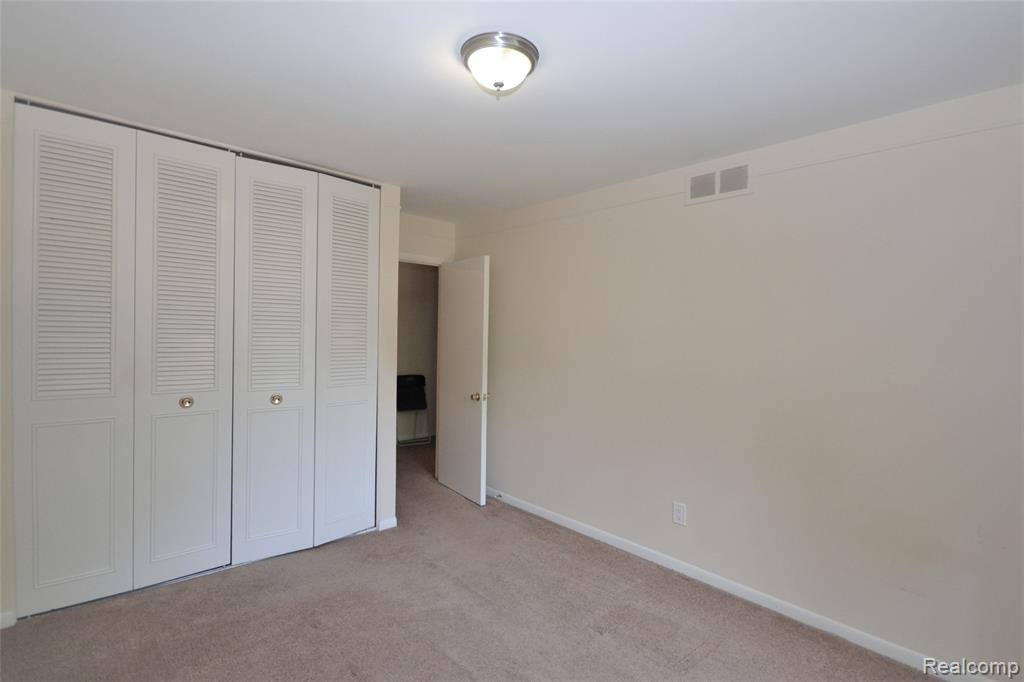 559 Fox Hills Drive N, Bloomfield Hills, MI 48304 — Photo 12