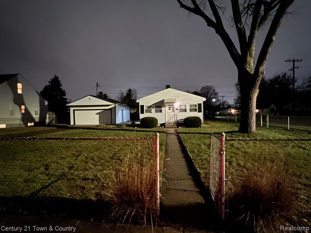 697 E ANNABELLE Avenue, Hazel Park, MI 48030 — front exterior