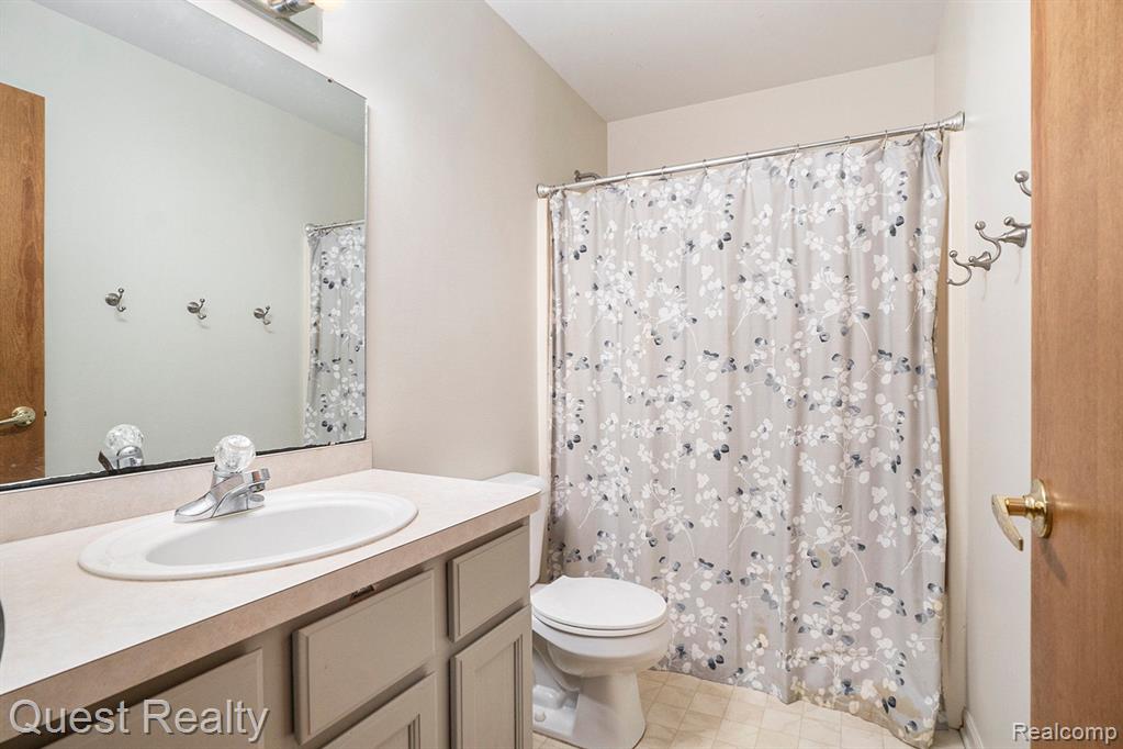 5780 GARNET Circle, Clarkston, MI 48348 — Photo 23