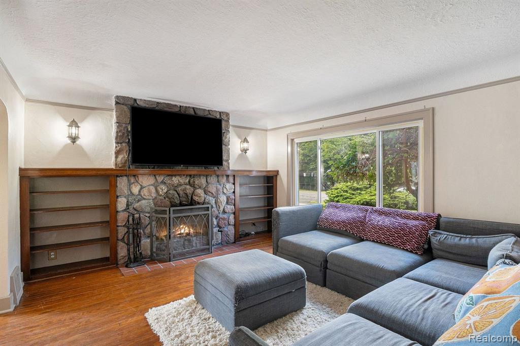 110 LAKE Street, Holly, MI 48442 — Photo 4