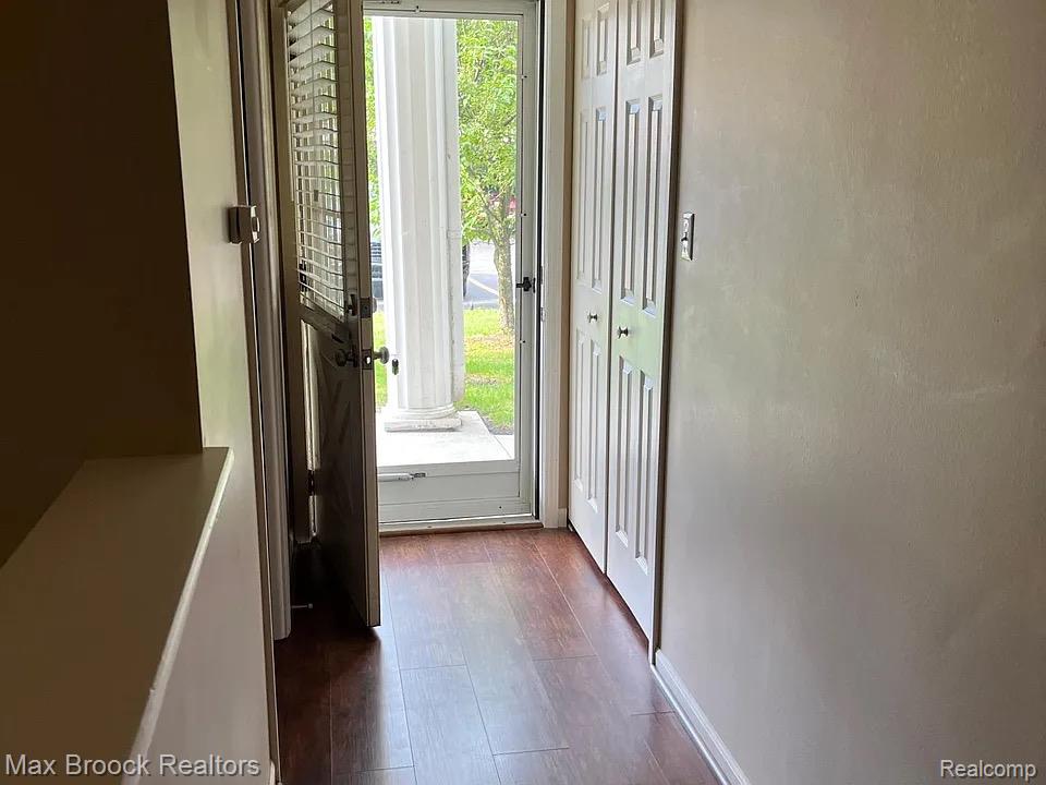 42491 Plymouth Hollow Drive, Plymouth, MI 48170 — Photo 4