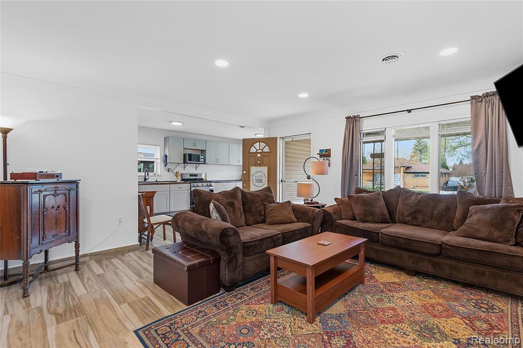 7466 Fenton Street, Dearborn Heights, MI 48127 — Photo 4