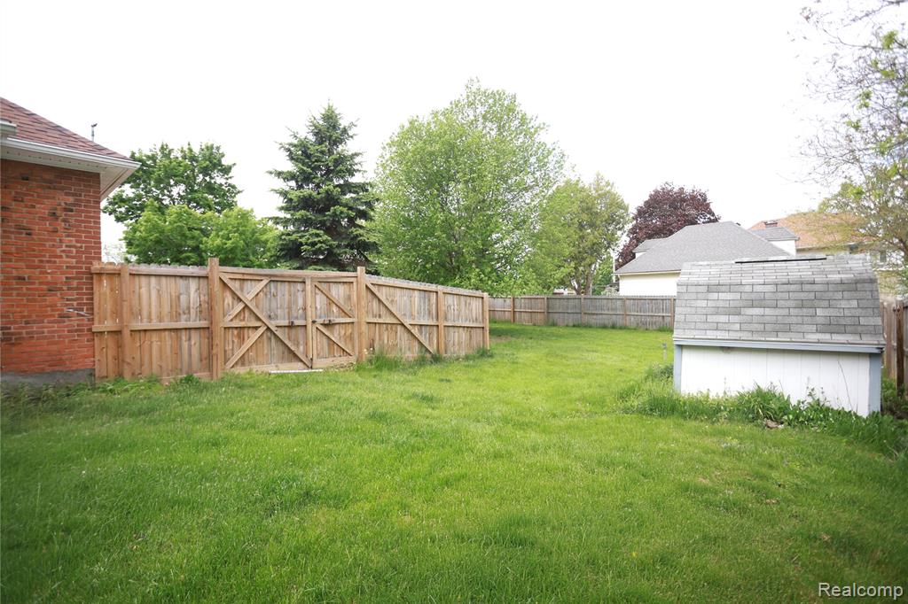 7095 McMorran, Brown, MI 48416 — Photo 6