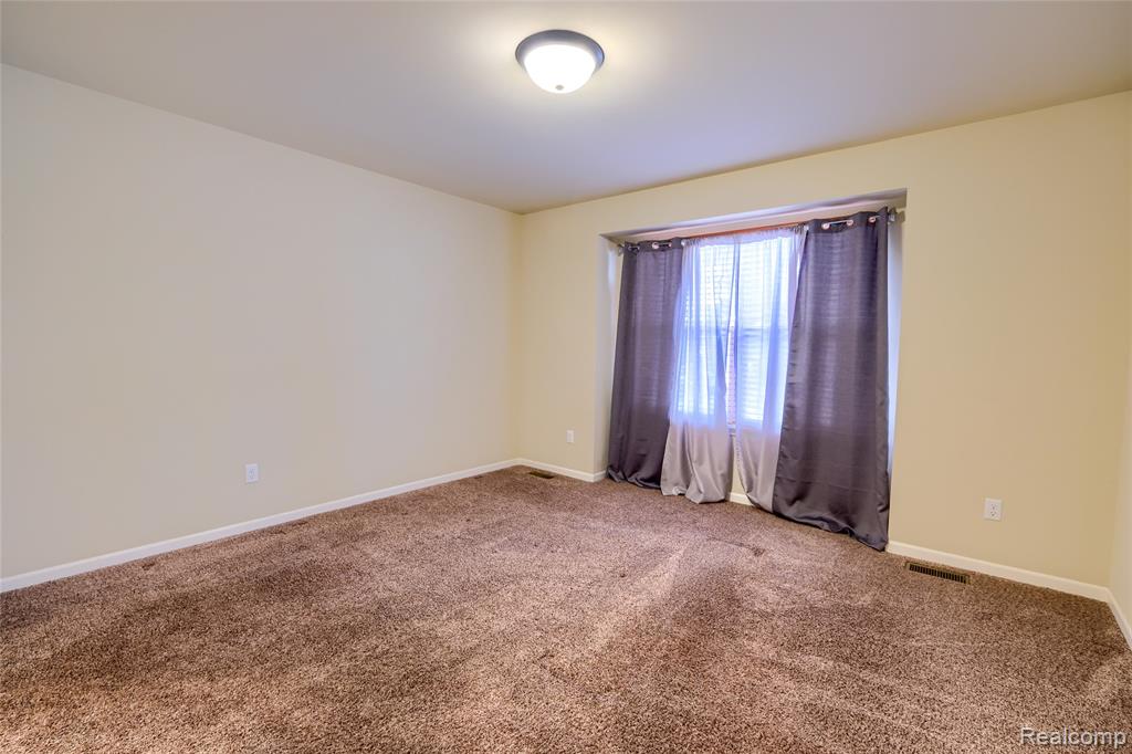 4503 Cross Creek Boulevard, Burton, MI 48509 — Photo 25