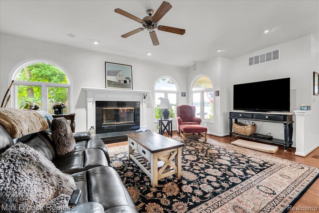 8230 Vandell Street, Commerce Twp, MI 48382 — Photo 9