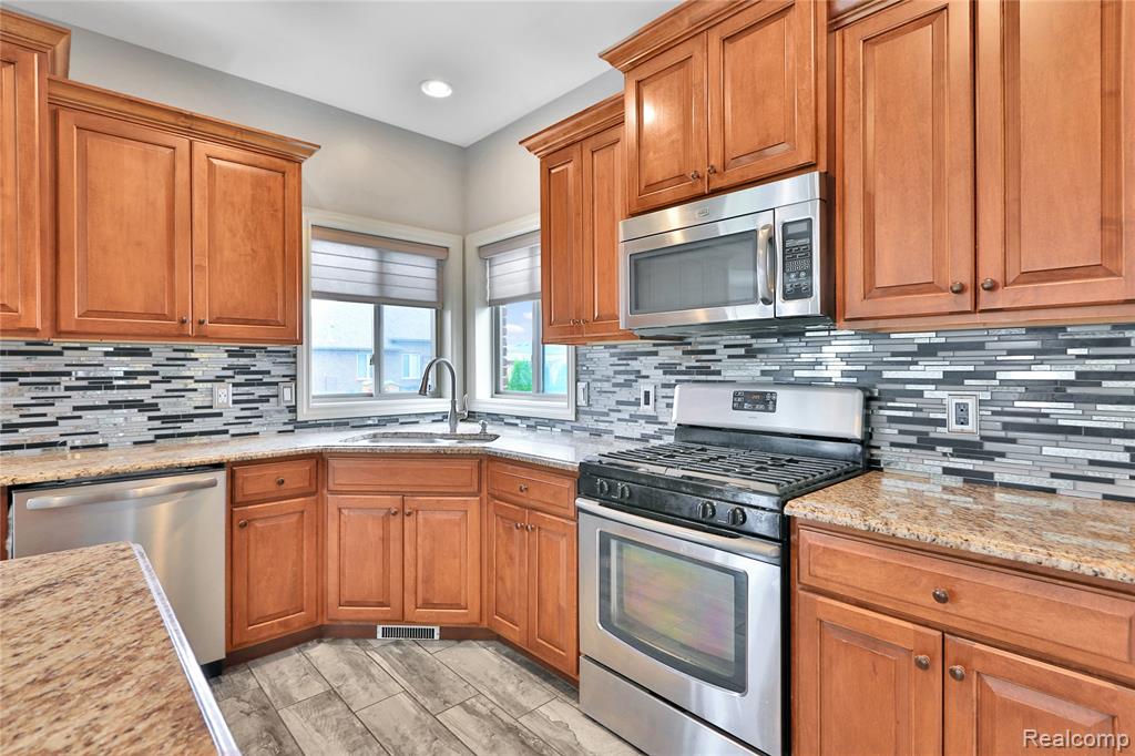 16417 Bishopsgate Drive, Macomb, MI 48044 — Photo 15