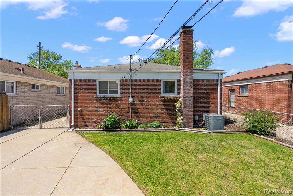 4205 Katherine Street, Dearborn Heights, MI 48125 — Photo 20
