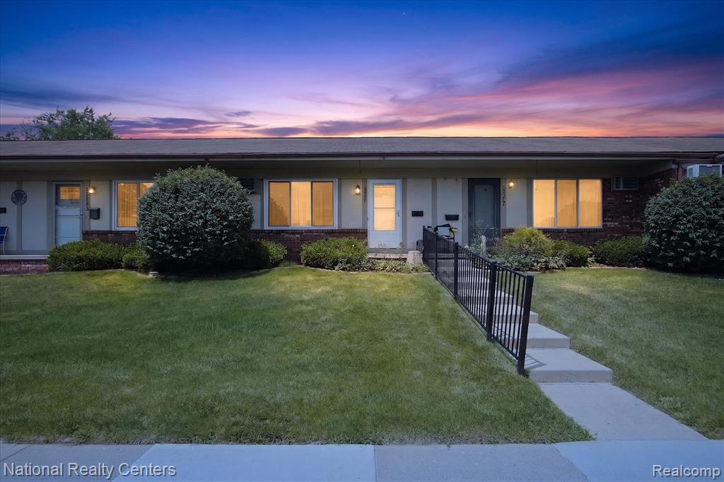 25245 Franklin Terrace, 3, South Lyon, MI 48178
