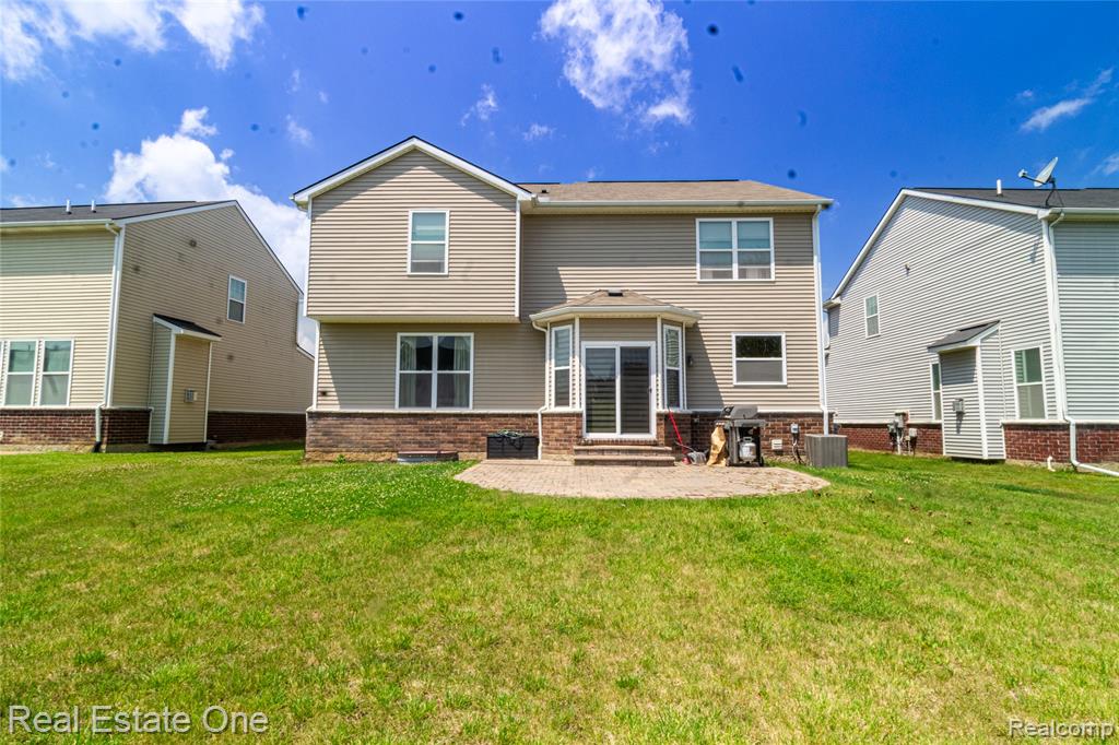 28406 OAKMONTE Circle E, New Hudson, MI 48165 — Photo 25