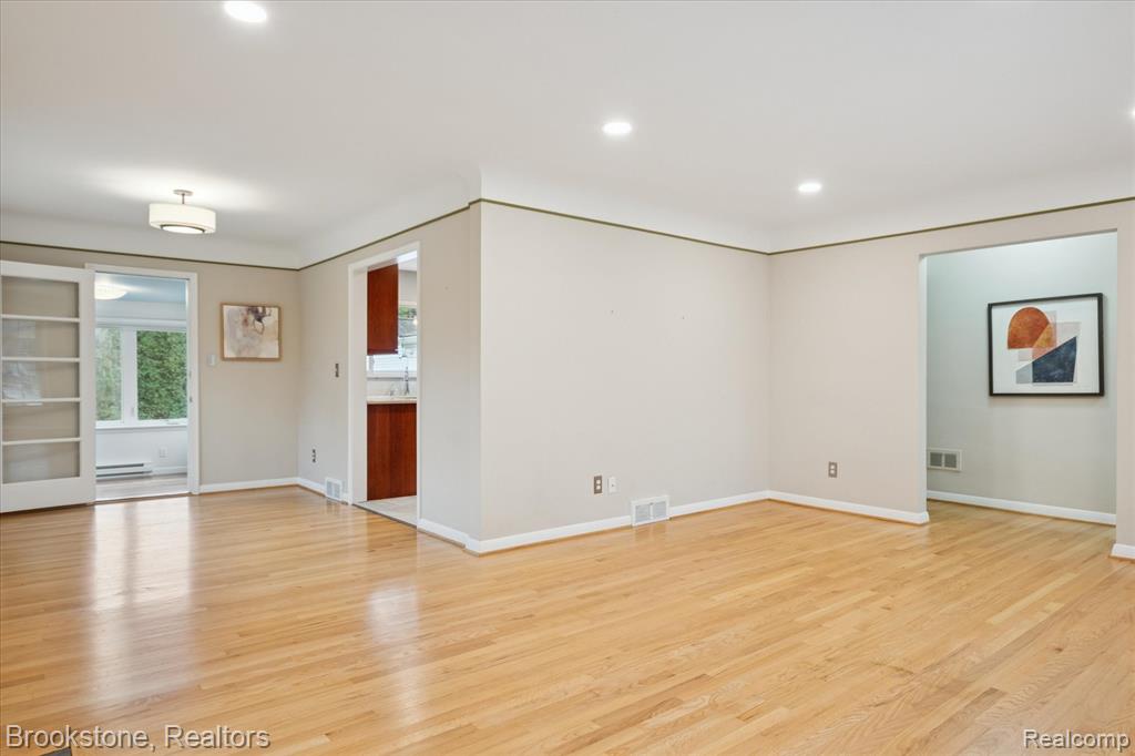 16951 Locherbie Avenue, Beverly Hills, MI 48025 — Photo 11