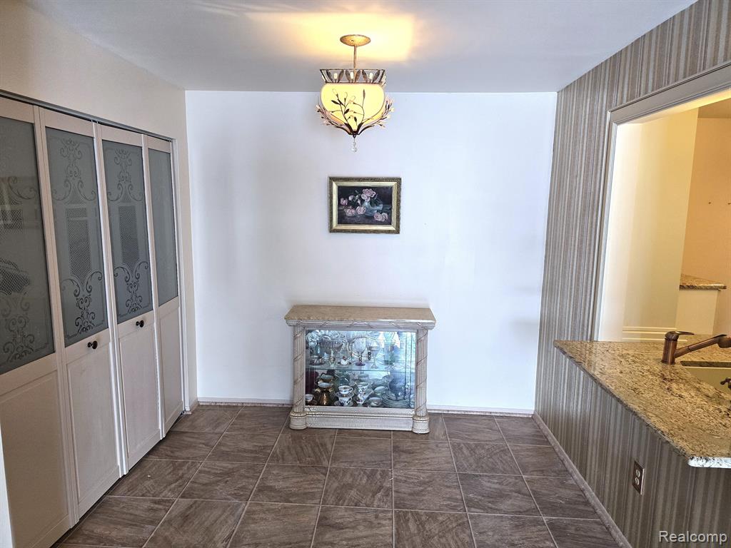 1472 W CHATEAU VERT (Unit H) Street, Ypsilanti, MI 48197 — Photo 4
