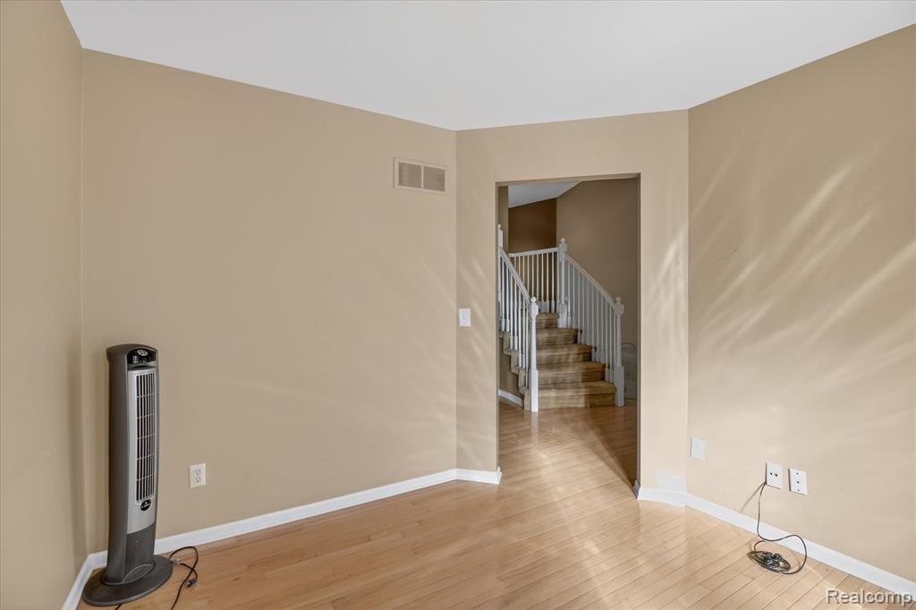 606 Shady Maple Drive, Wixom, MI 48393 — Photo 25
