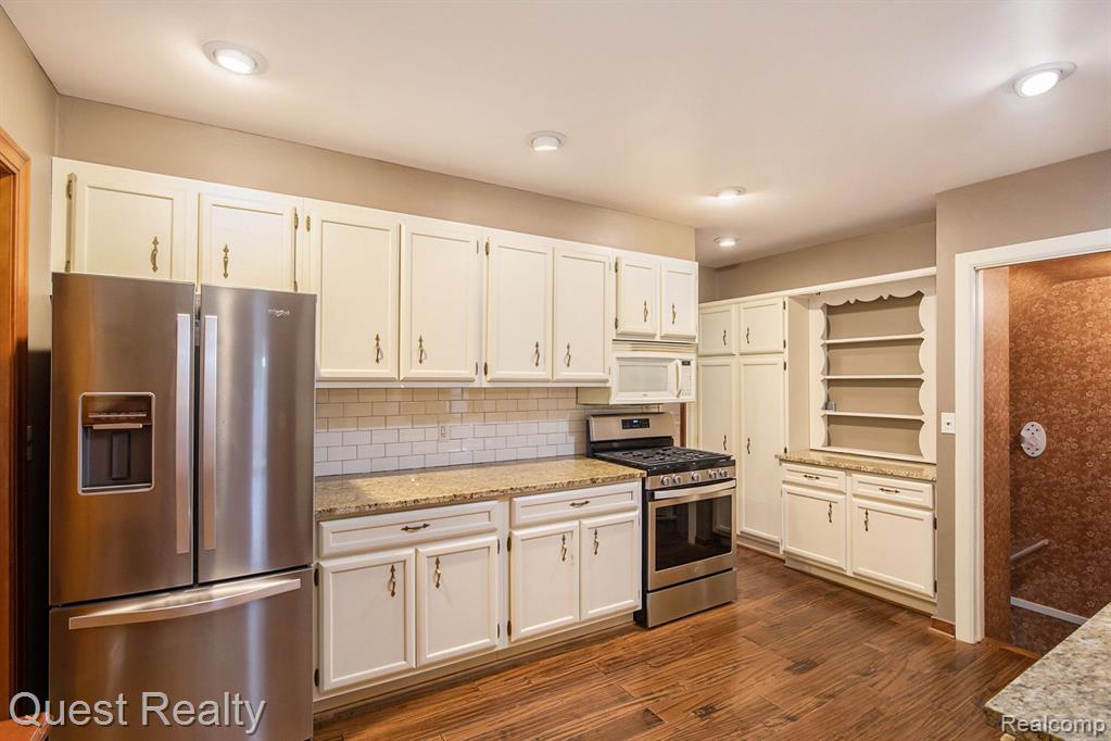 49830 SHELBY Road, Shelby Twp, MI 48317 — Photo 14