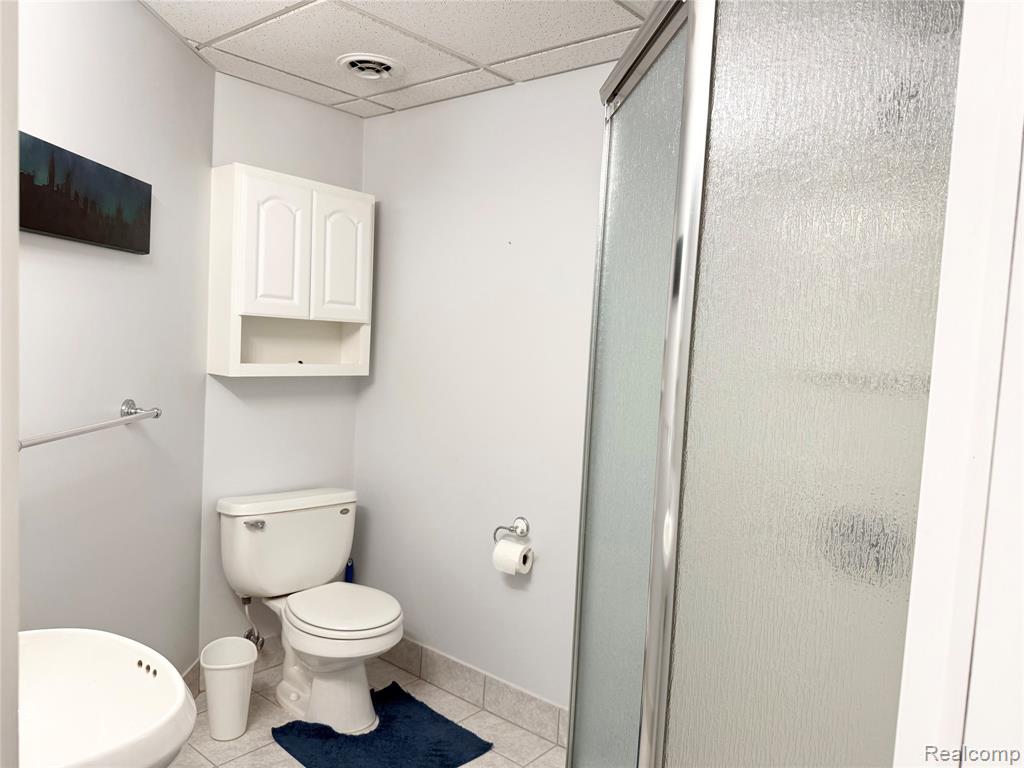 5765 Woodview Drive, Sterling Heights, MI 48314 — Photo 30