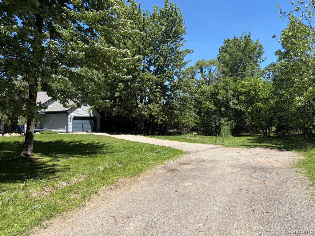 520 Springle Drive, Waterford, MI 48327 — Photo 6