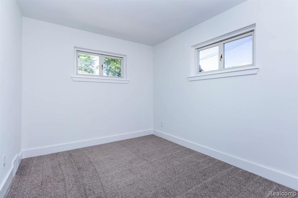 24865 Ridgecroft Avenue, Eastpointe, MI 48021 — Photo 16