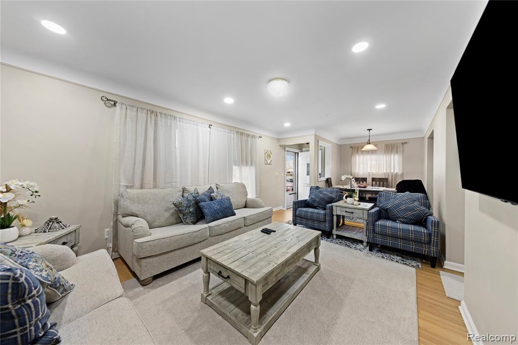 4692 McKinley Street, Dearborn Heights, MI 48125 — Photo 4