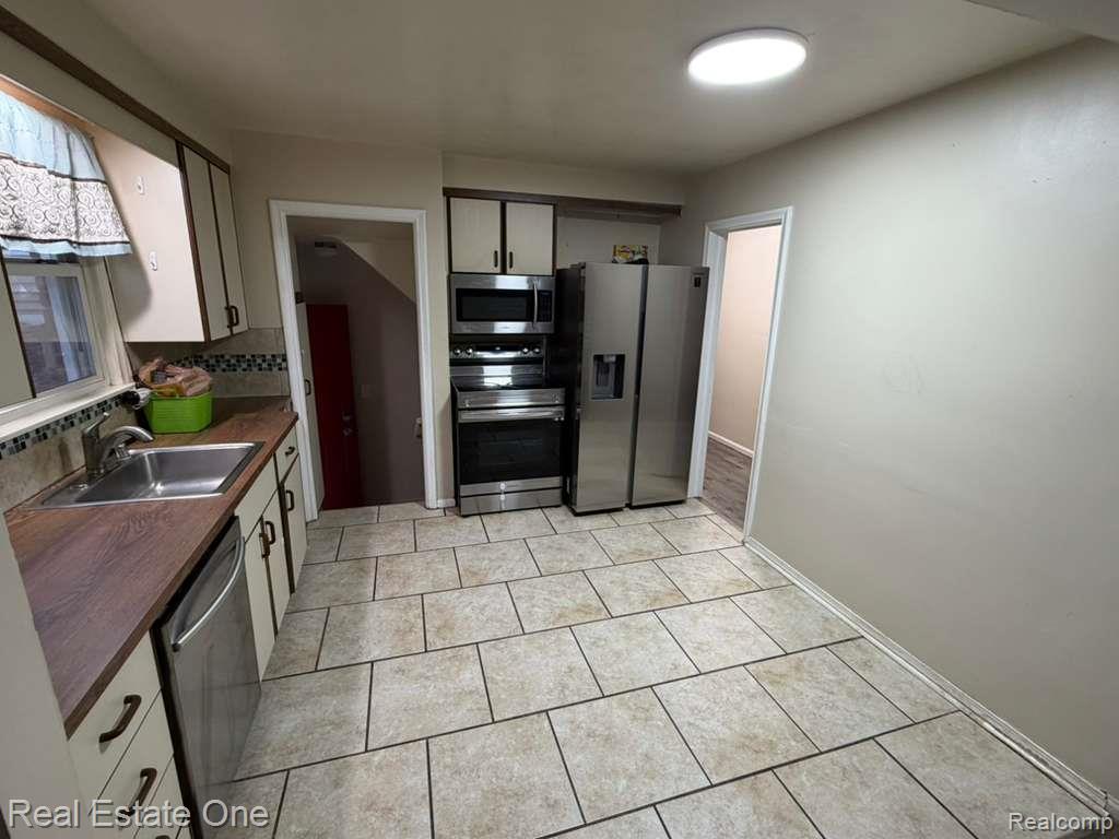 6835 Rosemont Avenue, Detroit, MI 48228 — Photo 7
