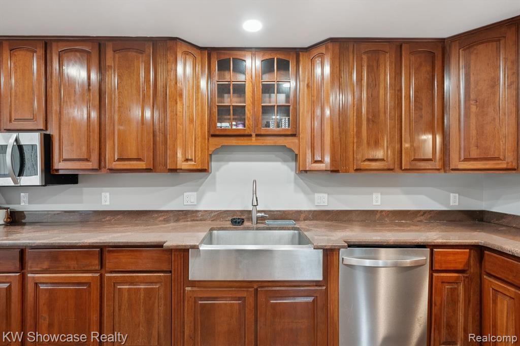 1112 W Cook Road, Grand Blanc, MI 48439 — Photo 16